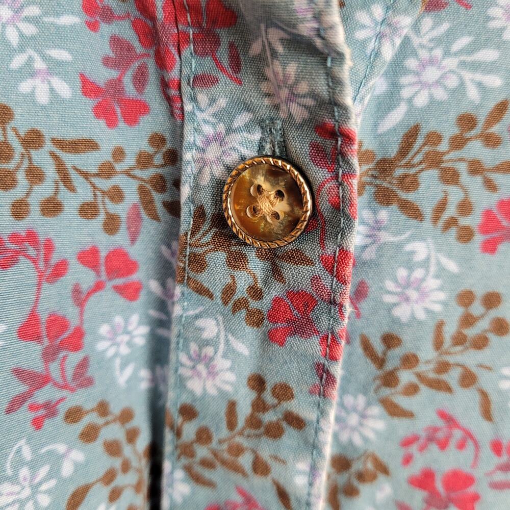 L.L. Bean blue floral button up top Size Med women cottagecore dainty feminine - Picture 7 of 8